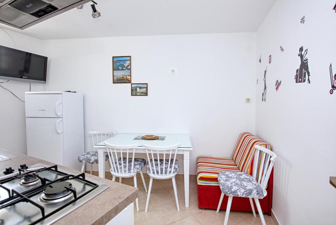 Family Friendly Seaside Apartments Brodarica, Sibenik - 4833 Бродариця Екстер'єр фото
