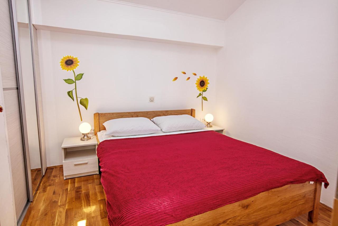 Family Friendly Seaside Apartments Brodarica, Sibenik - 4833 Бродариця Екстер'єр фото