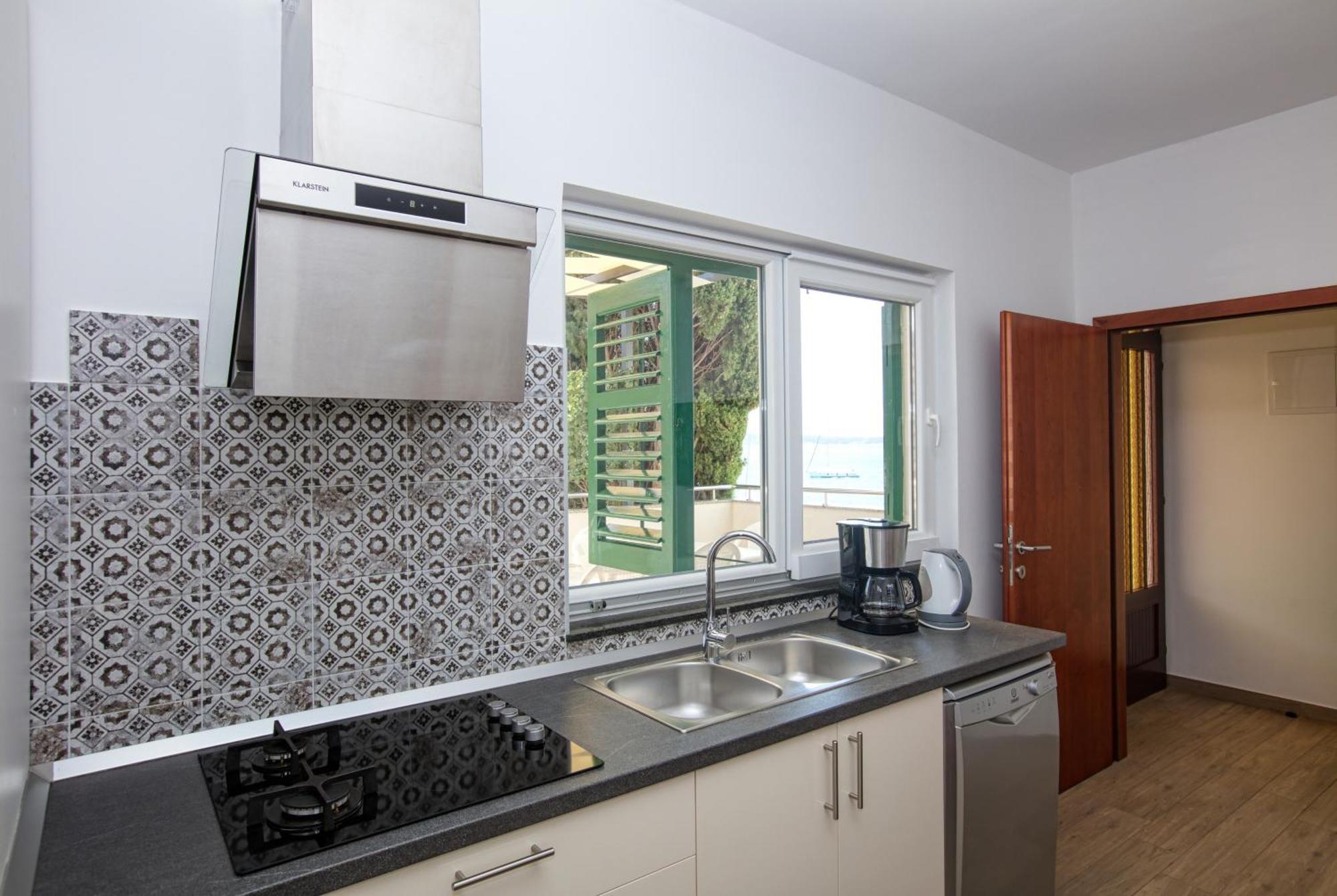 Family Friendly Seaside Apartments Brodarica, Sibenik - 4833 Номер фото
