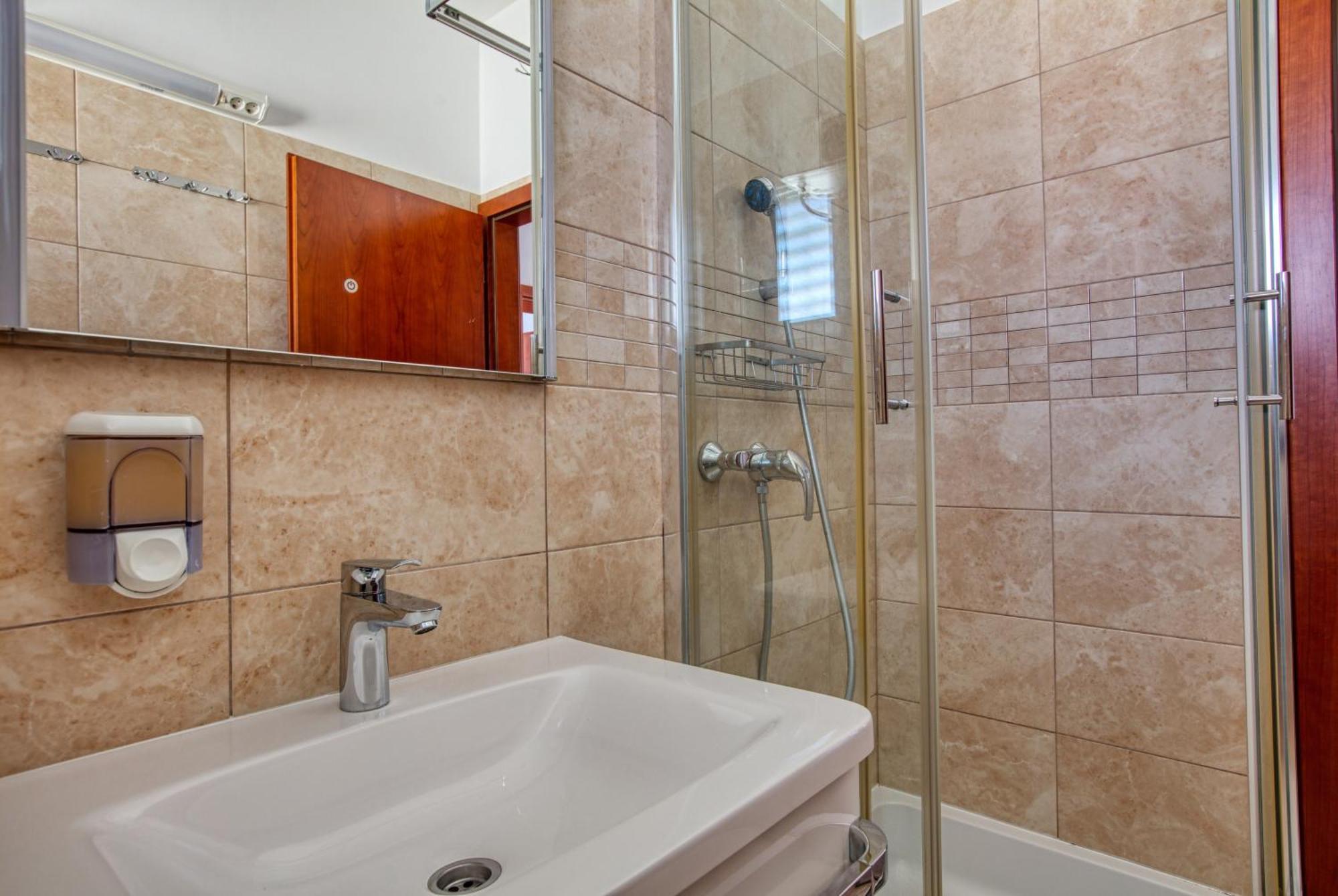 Family Friendly Seaside Apartments Brodarica, Sibenik - 4833 Бродариця Номер фото