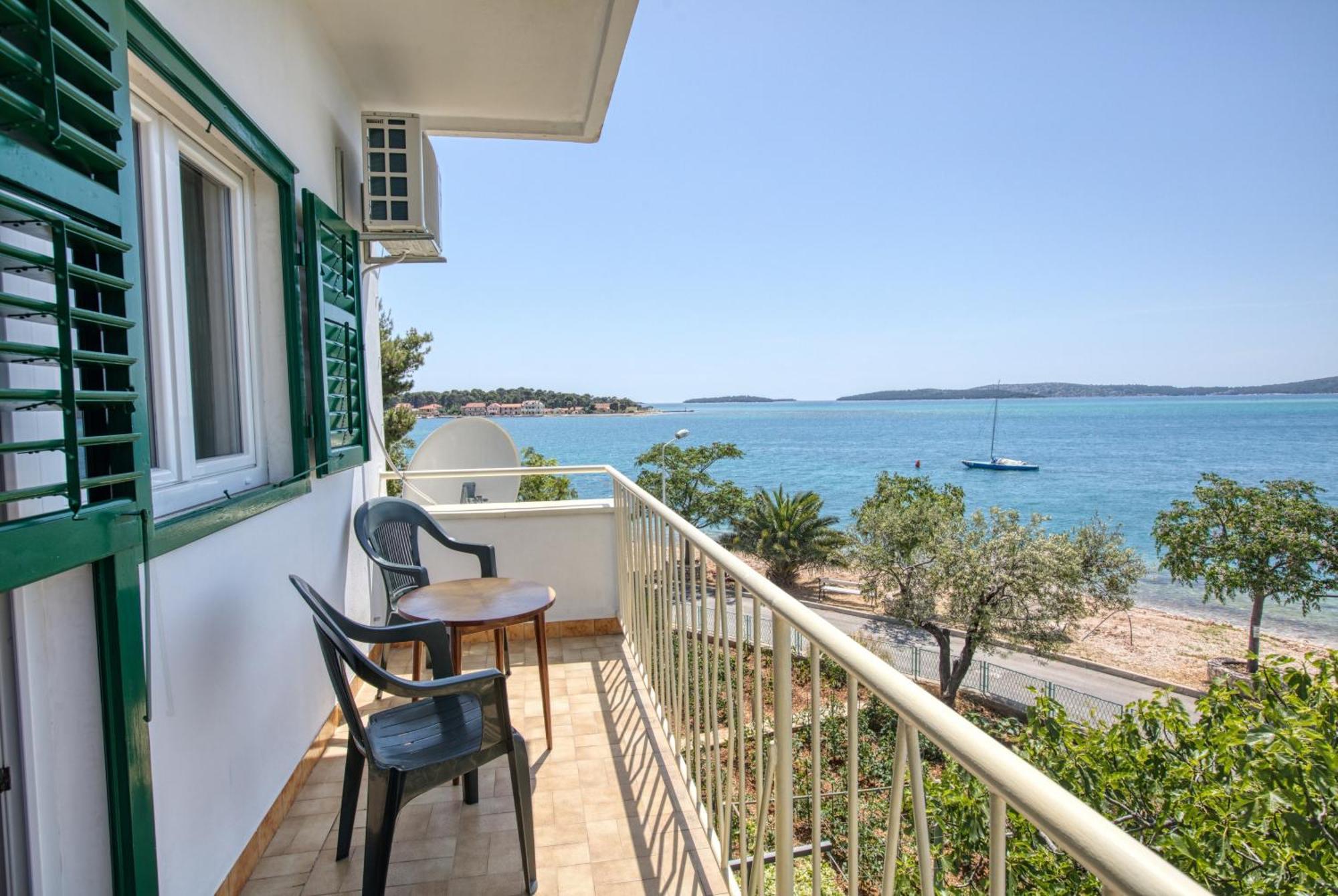 Family Friendly Seaside Apartments Brodarica, Sibenik - 4833 Бродариця Екстер'єр фото